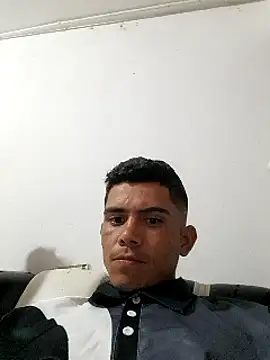 Snapshot of angel1728 chatting on December 26, 12:25 am angel1728 online show from December 26, 12:25 am