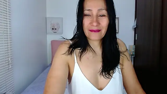 Maira B online show from March 8, 1:15 pm