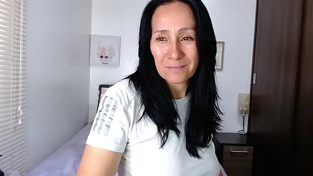 Maira B online show from April 8, 5:35 pm