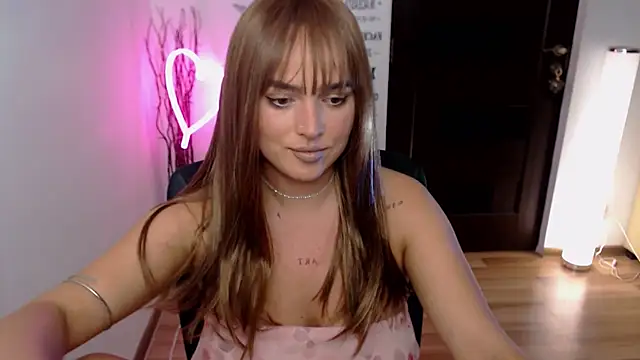 ChloeJewel1 online show from December 1, 12:32 pm