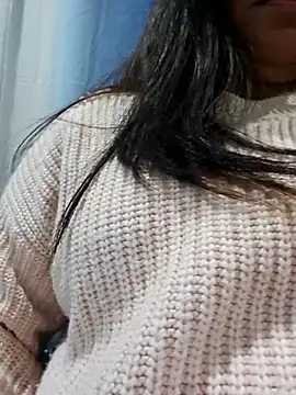 Snapshot of XLennaMX chatting on January 17, 1:21 am XLennaMX online show from January 17, 1:21 am