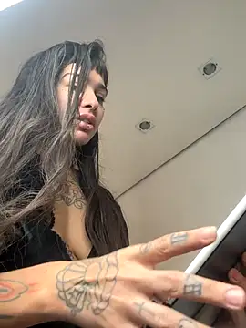 Snapshot of Nikatsu chatting on October 12, 12:15 pm Nikatsu online show from October 12, 12:15 pm