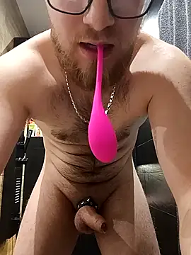 Snapshot of Sweet_bear69 chatting on February 11, 8:10 pm Sweet bear69 online show from February 11, 8:10 pm