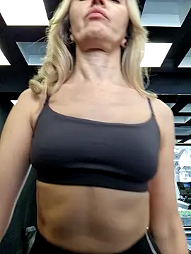 Snapshot of Miss____Mia_ chatting on February 4, 12:11 pm Miss Mia online show from February 4, 12:11 pm