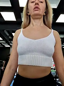 Snapshot of Miss____Mia_ chatting on February 6, 9:32 am Miss Mia online show from February 6, 9:32 am