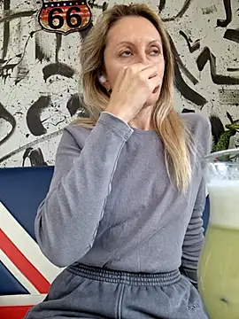 Snapshot of Miss____Mia_ chatting on October 1, 12:11 pm Miss Mia online show from October 1, 12:11 pm