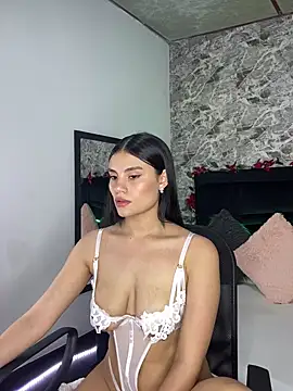 Snapshot of Maylin_Garcia chatting on February 19, 6:21 pm Maylin Garcia online show from February 19, 6:21 pm