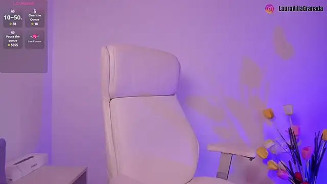 Snapshot of LouaneBourVip chatting on December 16, 2:38 pm LouaneBourVip online show from December 16, 2:38 pm