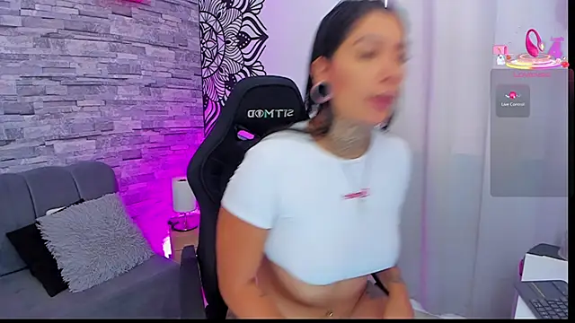 Snapshot of LouaneBourVip chatting on October 7, 1:41 pm LouaneBourVip online show from October 7, 1:41 pm