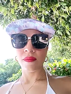 Snapshot of _joanne_and_oliver_ chatting on November 12, 5:24 pm joanne and oliver online show from November 12, 5:24 pm