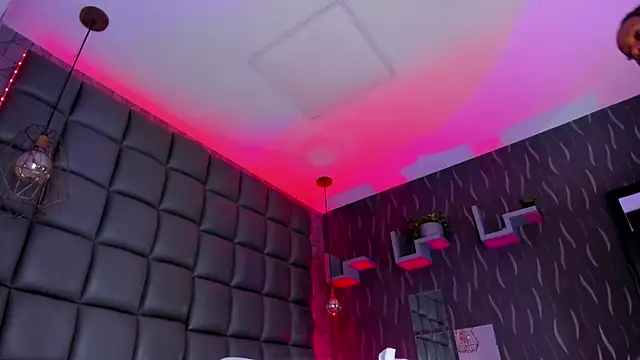 megan woll online show from April 21, 7:39 pm