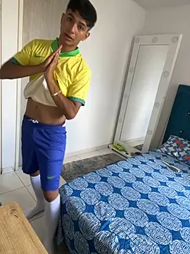 Leonarrrd 01 online show from February 12, 6:30 pm