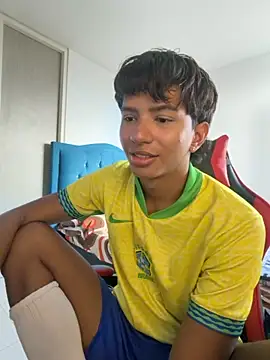 Leonarrrd 01 online show from December 3, 4:49 pm