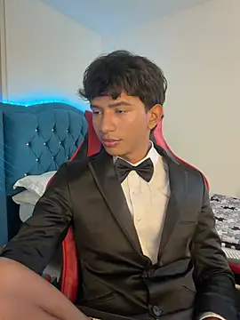 Leonarrrd 01 online show from February 4, 10:36 pm