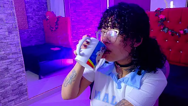 miahernadez303av online show from February 16, 3:02 am