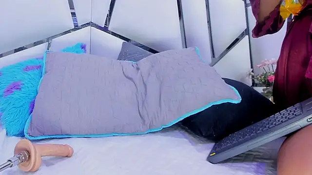 Snapshot of _aurora18_ chatting on March 13, 9:21 am aurora18 online show from March 13, 9:21 am