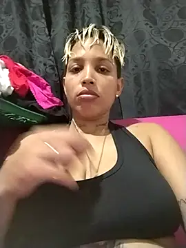 Snapshot of Dirty_Zoe chatting on October 28, 11:07 pm Dirty Zoe online show from October 28, 11:07 pm