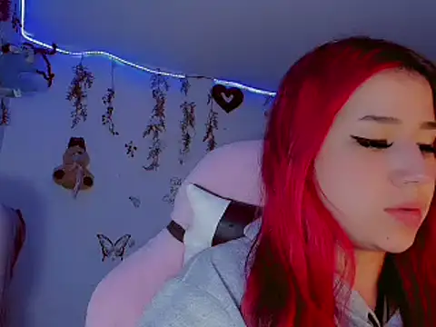 madisonx17 online show from January 25, 2:37 am