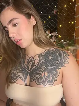 ValerieHilton online show from December 26, 11:24 pm