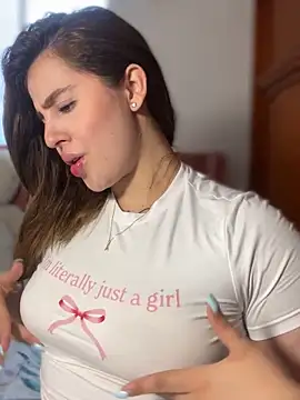 ValerieHilton online show from March 13, 10:32 pm