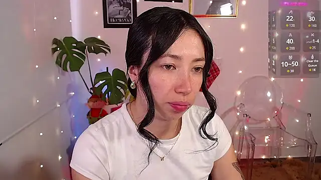 Snapshot of lilyy_evanss chatting on December 6, 9:57 pm lilyy evanss online show from December 6, 9:57 pm