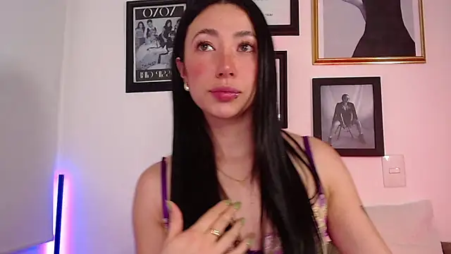 Snapshot of lilyy_evanss chatting on January 9, 12:25 am lilyy evanss online show from January 9, 12:25 am