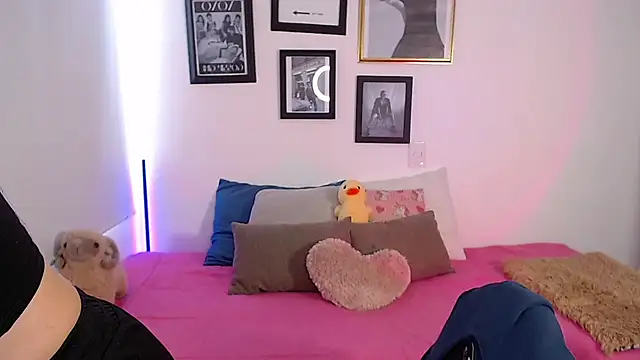 Snapshot of lilyy_evanss chatting on January 9, 8:01 pm lilyy evanss online show from January 9, 8:01 pm