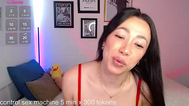 Snapshot of lilyy_evanss chatting on February 3, 9:07 pm lilyy evanss online show from February 3, 9:07 pm