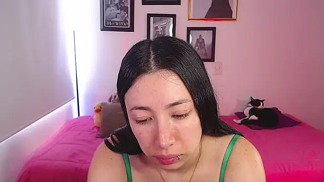 Snapshot of lilyy_evanss chatting on February 26, 9:48 pm lilyy evanss online show from February 26, 9:48 pm