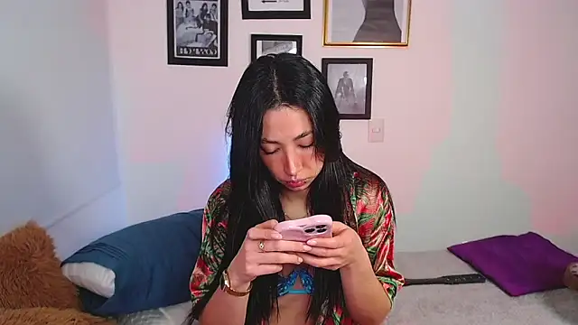 Snapshot of lilyy_evanss chatting on March 17, 11:21 pm lilyy evanss online show from March 17, 11:21 pm