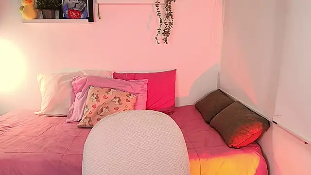 lilyy evanss online show from February 8, 11:30 pm