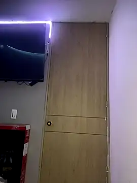 Snapshot of danielagh29 chatting on December 15, 6:39 am danielagh29 online show from December 15, 6:39 am