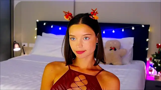 Snapshot of wow_Mia chatting on December 22, 5:23 am wow Mia online show from December 22, 5:23 am