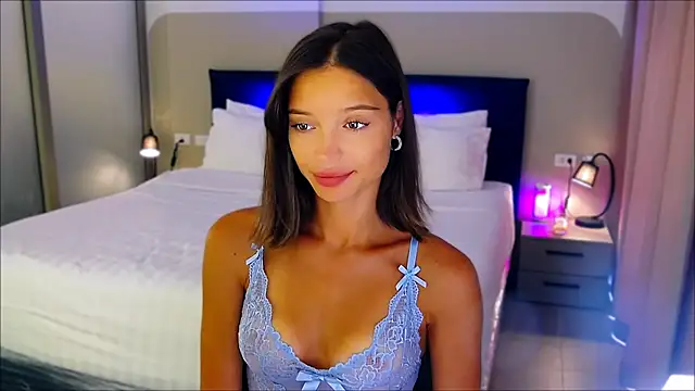 Snapshot of wow_Mia chatting on February 19, 2:33 am wow Mia online show from February 19, 2:33 am