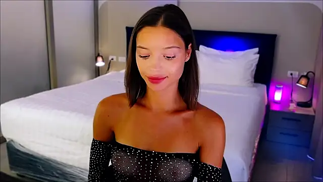 Snapshot of wow_Mia chatting on February 21, 5:13 am wow Mia online show from February 21, 5:13 am