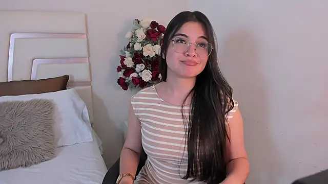 Snapshot of CamilaSofiia chatting on February 4, 10:34 pm CamilaSofiia online show from February 4, 10:34 pm