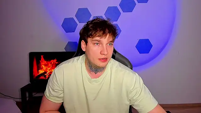 Chris Tyson online show from April 18, 8:20 pm