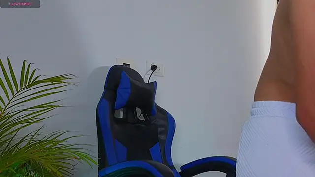 Snapshot of EdwardRoss_ chatting on November 1, 8:00 pm EdwardRoss online show from November 1, 8:00 pm