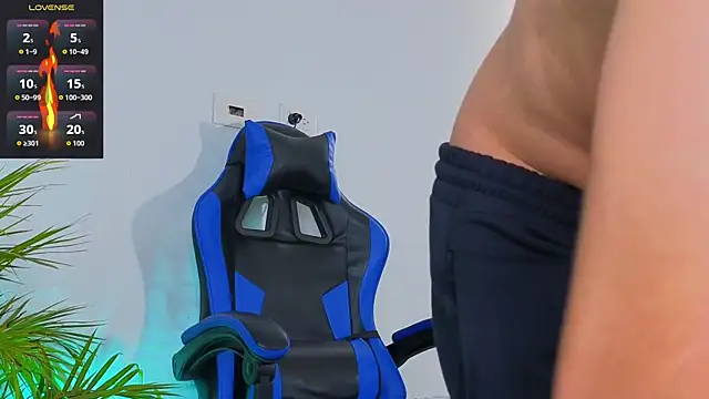 Snapshot of EdwardRoss_ chatting on November 9, 6:39 pm EdwardRoss online show from November 9, 6:39 pm