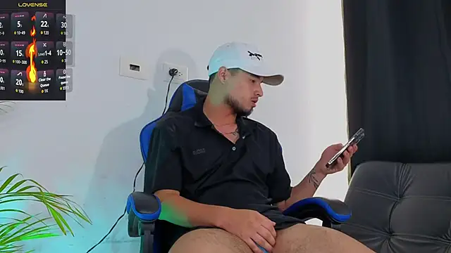 Snapshot of EdwardRoss_ chatting on November 13, 7:57 pm EdwardRoss online show from November 13, 7:57 pm