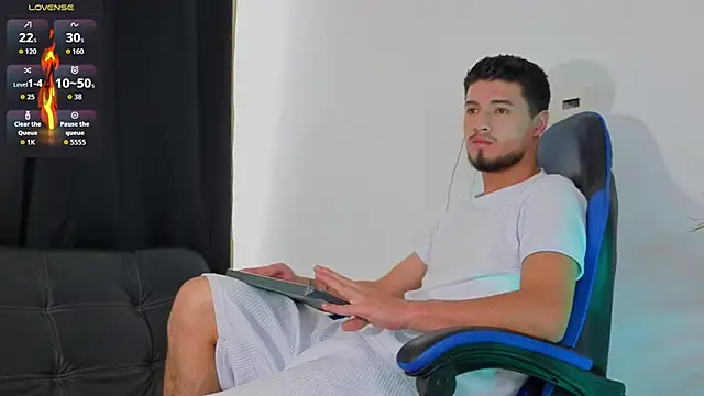 Snapshot of EdwardRoss_ chatting on November 18, 7:18 pm EdwardRoss online show from November 18, 7:18 pm