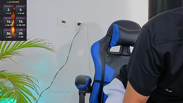 Snapshot of EdwardRoss_ chatting on November 21, 4:27 pm EdwardRoss online show from November 21, 4:27 pm