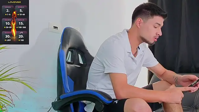 Snapshot of EdwardRoss_ chatting on November 24, 7:46 pm EdwardRoss online show from November 24, 7:46 pm