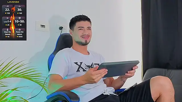 Snapshot of EdwardRoss_ chatting on November 29, 8:34 pm EdwardRoss online show from November 29, 8:34 pm