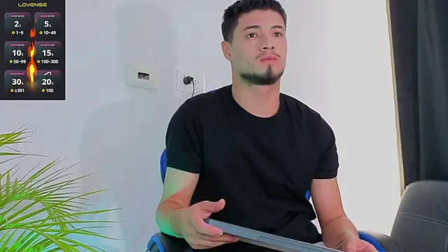 Snapshot of EdwardRoss_ chatting on November 30, 8:35 pm EdwardRoss online show from November 30, 8:35 pm