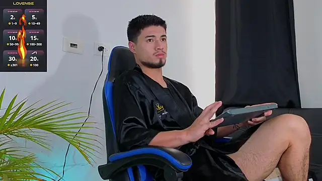 Snapshot of EdwardRoss_ chatting on December 1, 9:42 pm EdwardRoss online show from December 1, 9:42 pm