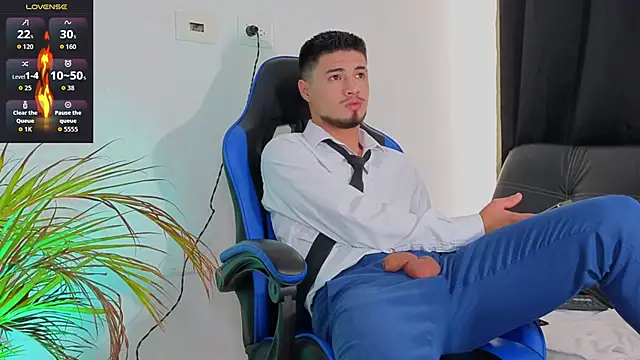 Snapshot of EdwardRoss_ chatting on December 13, 8:04 pm EdwardRoss online show from December 13, 8:04 pm