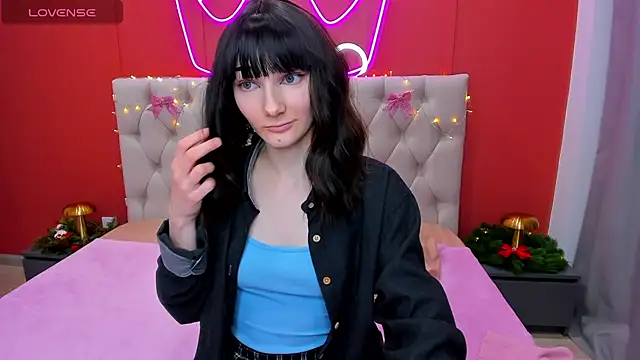 Lili flowerr online show from January 11, 12:40 pm