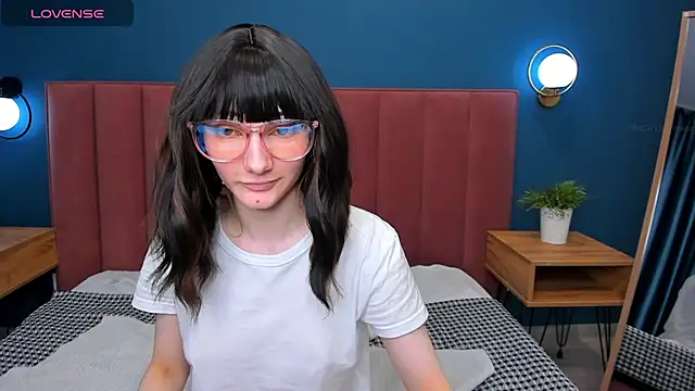 Lili flowerr online show from March 11, 8:20 am