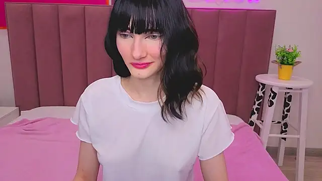 Snapshot of Lili_flowerr chatting on June 2, 9:33 am Lili flowerr online show from June 2, 9:33 am